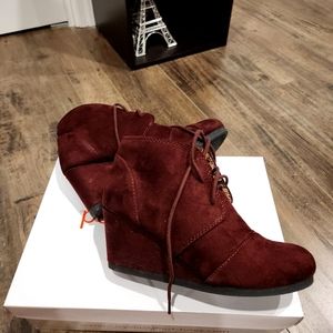 Cityclassified 6 Red (burgandy) wedge bootie